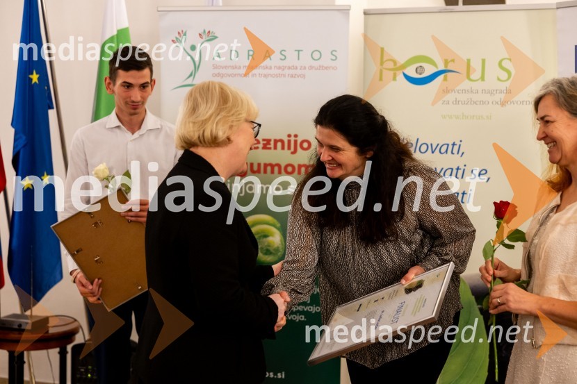 prof. dr. Lučka Lorber, prorektorica za kakovost, Univerza v Mariboru; mag. Anita Hrast, direktorica, Inštitut IRDO, Inštitut za razvoj družbene odgovornosti Horus in Adrastos 2023, slavnostna podelitev nagrad