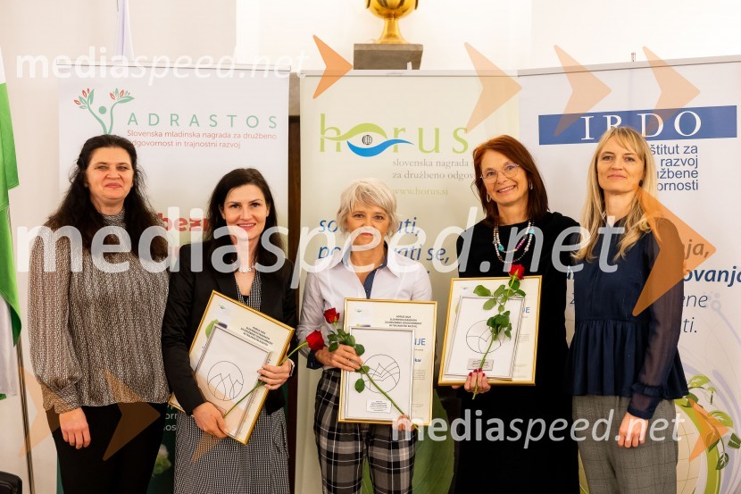 mag. Anita Hrast, direktorica, Inštitut IRDO, Inštitut za razvoj družbene odgovornosti ;  Barbara Bradač Hojnik;  Katjuša  Koprivnikar, ravnateljica Centra IRIS;  Metka Zabret, služba za odnose z javnostmi Telekom Slovenije d.d.;  Simona Roškar, Kreativna komunikacija in Inštitut IRDOHorus in Adrastos 2023, slavnostna podelitev nagrad