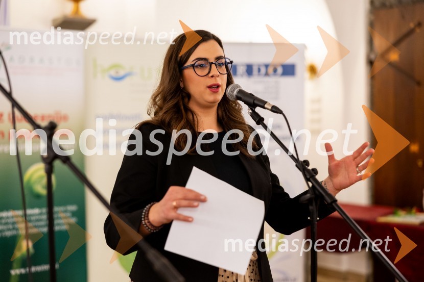  Nomi  Hrast , prorektorica za študentska vprašanja Univerze v MariboruHorus in Adrastos 2023, slavnostna podelitev nagrad