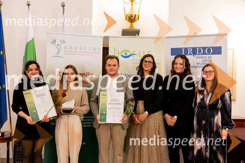  Ula Pavlič;  ... ;  Gašper Nitraljevski;  Nomi  Hrast , prorektorica za študentska vprašanja Univerze v Mariboru;  Danaja Postružnik, Insightd d.o.o;  Monika  Rajšp, Inštitut IRDO, Inštitut za razvoj družbene odgovornosti Horus in Adrastos 2023, slavnostna podelitev nagrad