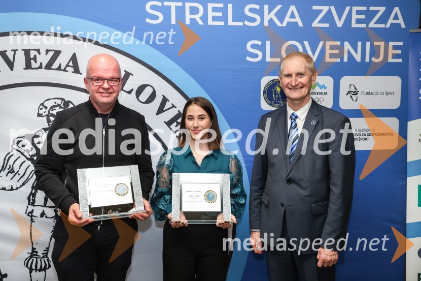  Damijan Klopčič, Strelsko društvo Trzin;  Sara Slak, Strelsko društvo Grusuplje;  Ljubo Germič, predsednik SZS (Strelska zveza Slovenije)Podeljena priznanja za najboljše strelke in strelce v letu 2023