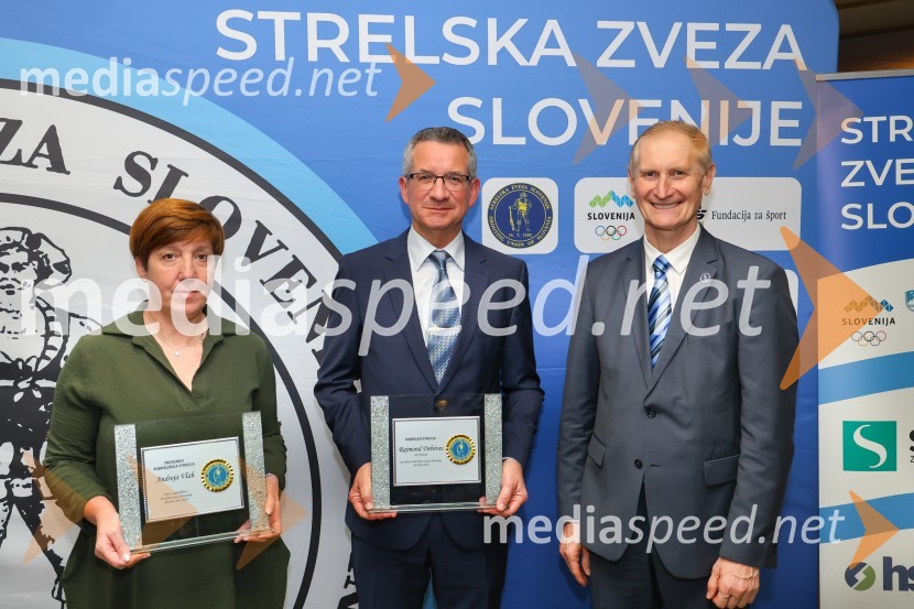 Andreja Vlah, vodja reprezentance SZS za puško, pištolo in samostrel;  Rajmond Debevec, športni strelec;  Ljubo Germič, predsednik SZS (Strelska zveza Slovenije)Podeljena priznanja za najboljše strelke in strelce v letu 2023