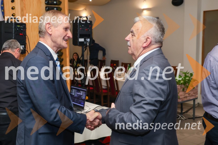  Ljubo Germič, predsednik SZS (Strelska zveza Slovenije);  Ernest Deržek, Strelska zveza KočevjePodeljena priznanja za najboljše strelke in strelce v letu 2023