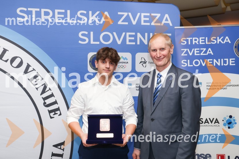  Patrik Cipot;  Ljubo Germič, predsednik SZS (Strelska zveza Slovenije)Podeljena priznanja za najboljše strelke in strelce v letu 2023