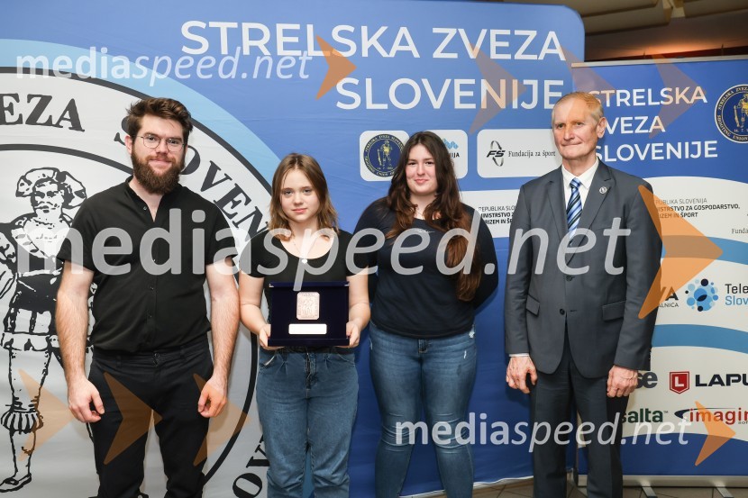  Jože Čeper, strelstvo, zračna pištola 10m;  Zala Kajtna Poženel, Strelsko društvo Dušan Poženel Rečica pri Laškem;  Eva Vodopivec, Strelsko društvo Dušan Poženel Rečica;  Ljubo Germič, predsednik SZS (Strelska zveza Slovenije)Podeljena priznanja za najboljše strelke in strelce v letu 2023