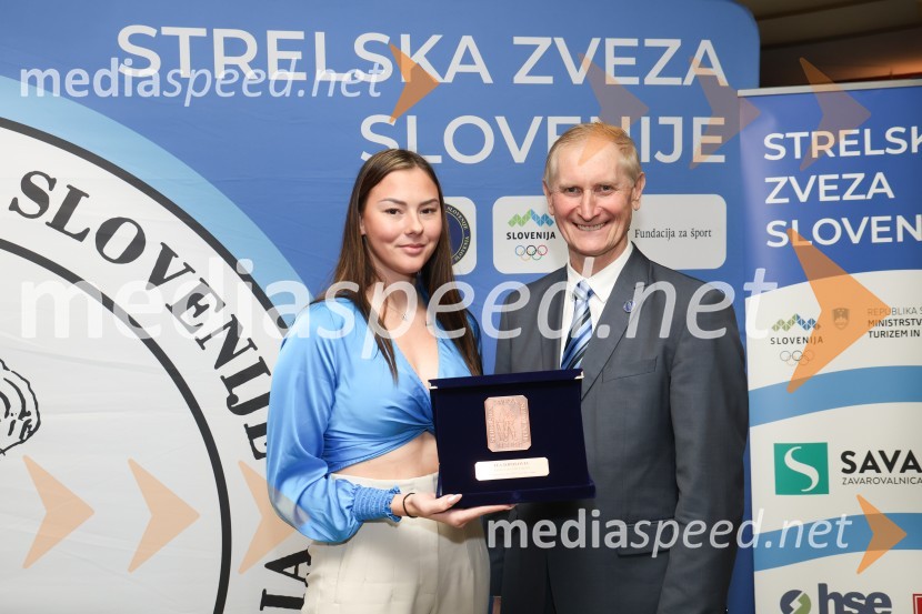  Tea Topolovec, Strelsko društvo Trap Kungota;  Ljubo Germič, predsednik SZS (Strelska zveza Slovenije)Podeljena priznanja za najboljše strelke in strelce v letu 2023