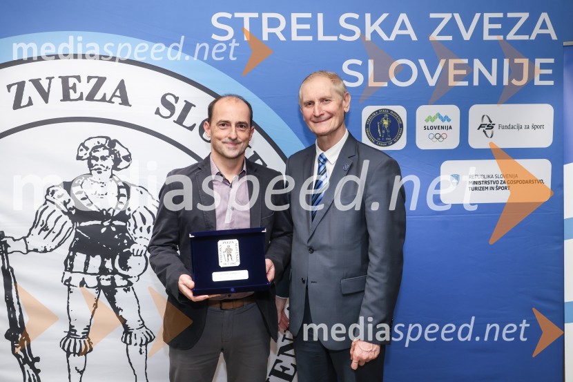  Robert Markoja, Strelsko društvo Štefan Kovač Turnišče;  Ljubo Germič, predsednik SZS (Strelska zveza Slovenije)Podeljena priznanja za najboljše strelke in strelce v letu 2023