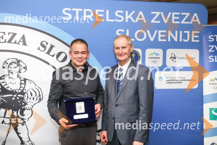  Aleš Košir, SD Gorenja vas;  Ljubo Germič, predsednik SZS (Strelska zveza Slovenije)Podeljena priznanja za najboljše strelke in strelce v letu 2023
