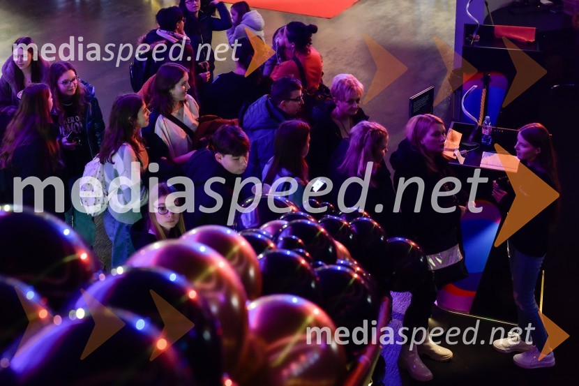 Kaj pa Ester?, premiera slovenske romantične komedije v Mariboxu