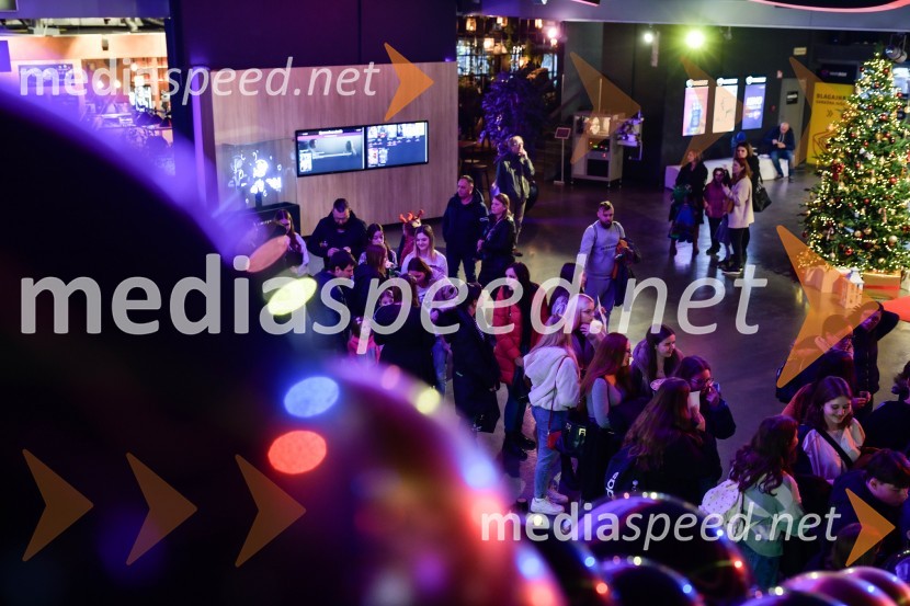 Kaj pa Ester?, premiera slovenske romantične komedije v Mariboxu