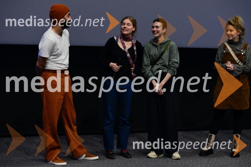  Tosja Flaker Berce, filmski režiser, igralec;  Katja Predan, igralka;  Mila Peršin, igralka;  Suzana Krevh, igralkaKaj pa Ester?, premiera slovenske romantične komedije v Mariboxu