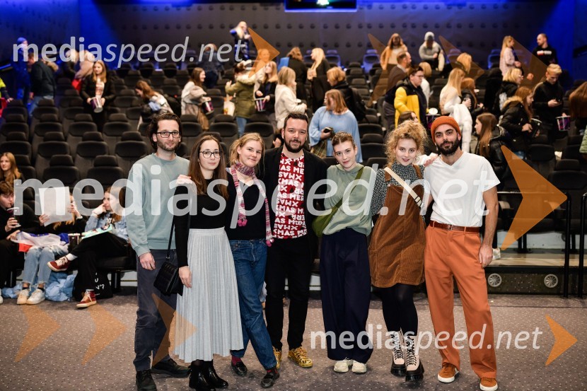  Andraž Jerič, filmski producent;  Jerca Jerič, producentka;  Katja Predan, igralka;  Denis Bende Živčec, novinar, Večer;  Mila Peršin, igralka;  Suzana Krevh, igralka;  Tosja Flaker Berce, filmski režiser, igralecKaj pa Ester?, premiera slovenske romantične komedije v Mariboxu