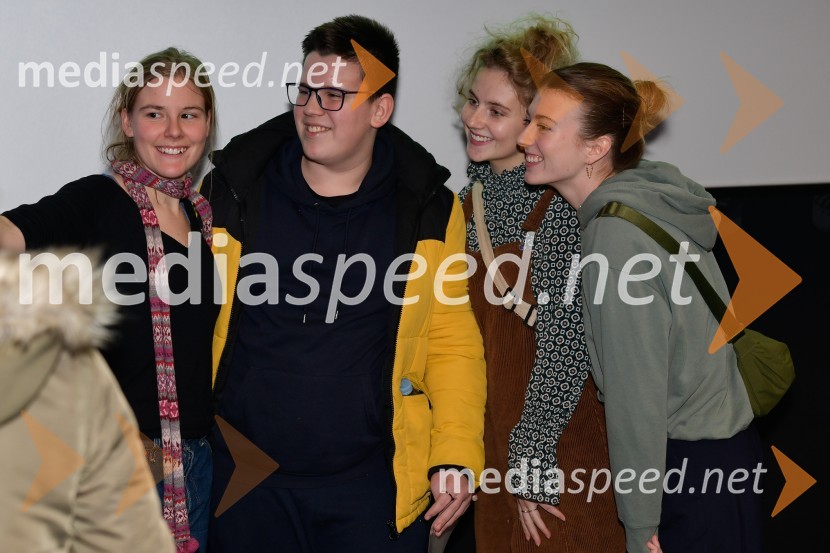  Katja Predan, igralka;  ... ;  Suzana Krevh, igralka;  Mila Peršin, igralkaKaj pa Ester?, premiera slovenske romantične komedije v Mariboxu