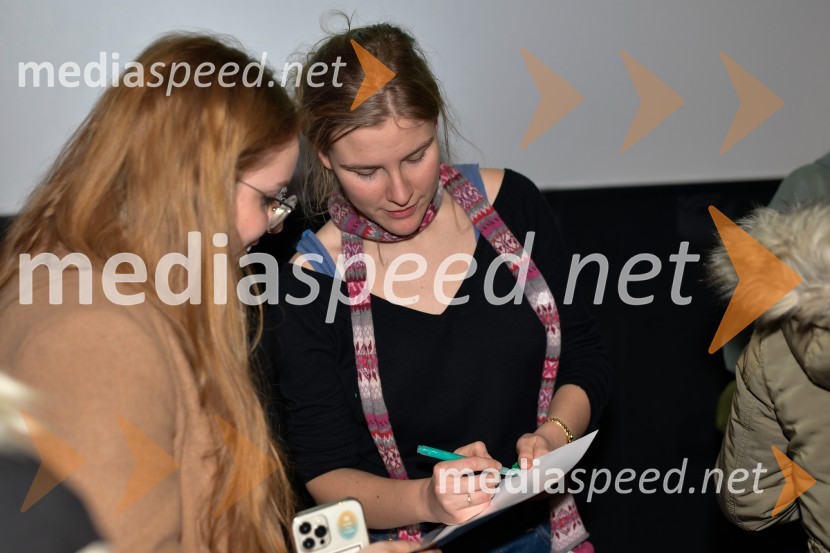  Katja Predan, igralkaKaj pa Ester?, premiera slovenske romantične komedije v Mariboxu