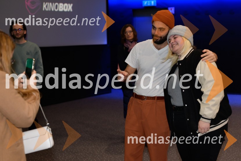  Tosja Flaker Berce, filmski režiser, igralec;  ... Kaj pa Ester?, premiera slovenske romantične komedije v Mariboxu