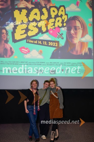  Katja Predan, igralka;  Mila Peršin, igralka;  Suzana Krevh, igralkaKaj pa Ester?, premiera slovenske romantične komedije v Mariboxu