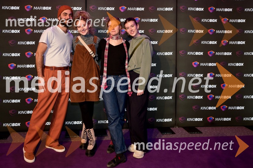  Tosja Flaker Berce, filmski režiser, igralec;  Suzana Krevh, igralka;  Katja Predan, igralka;  Mila Peršin, igralkaKaj pa Ester?, premiera slovenske romantične komedije v Mariboxu