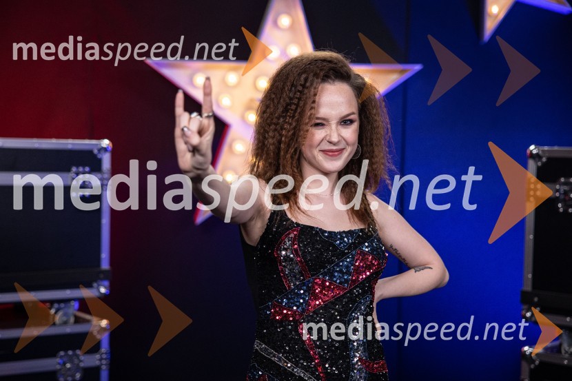  Nina Sirk, pevkaZmagovalec letošnjih Talentov je Domen Kljun