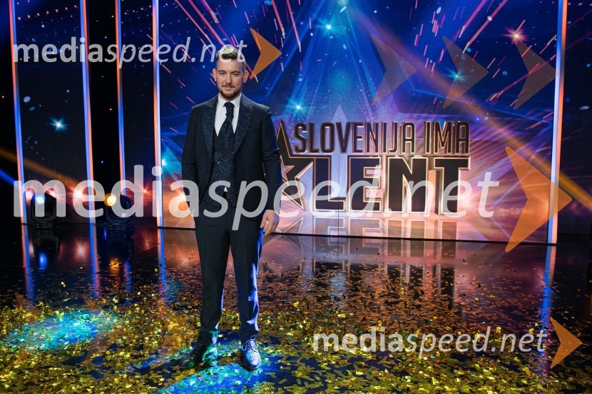  Domen Kljun, pevecZmagovalec letošnjih Talentov je Domen Kljun