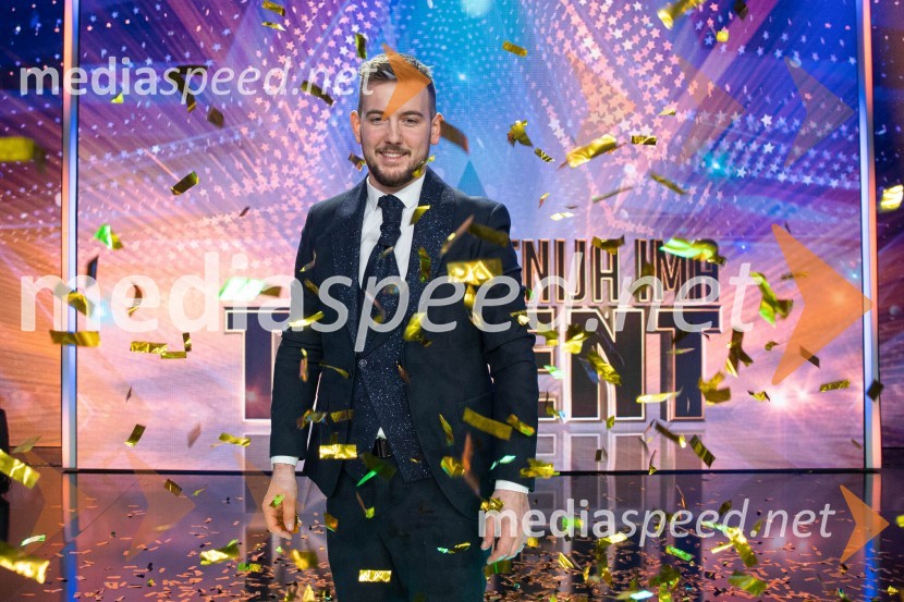  Domen Kljun, pevecZmagovalec letošnjih Talentov je Domen Kljun