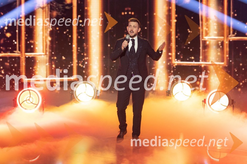  Domen Kljun, pevecZmagovalec letošnjih Talentov je Domen Kljun