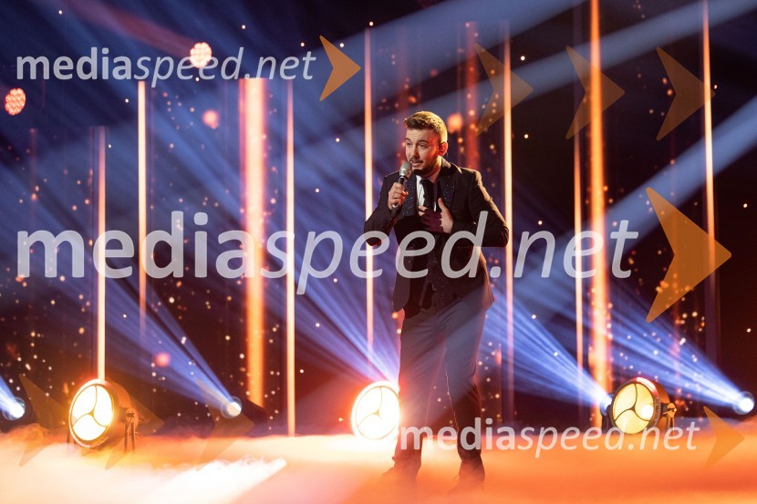  Domen Kljun, pevecZmagovalec letošnjih Talentov je Domen Kljun