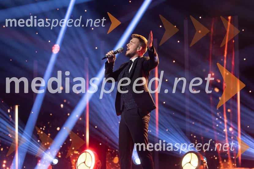  Domen Kljun, pevecZmagovalec letošnjih Talentov je Domen Kljun