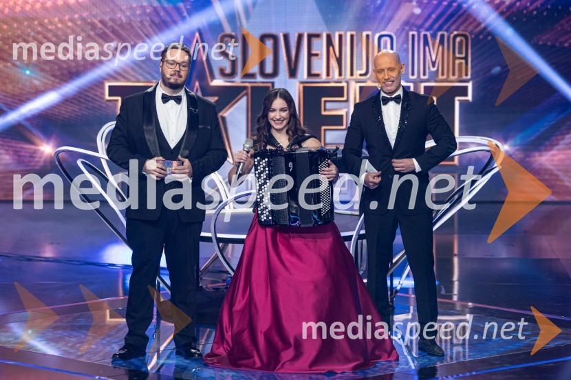  Sašo Stare, stand up komik, voditelj;  Špela Šemrl, harmonikarica;  Peter Poles, televizijski voditeljZmagovalec letošnjih Talentov je Domen Kljun