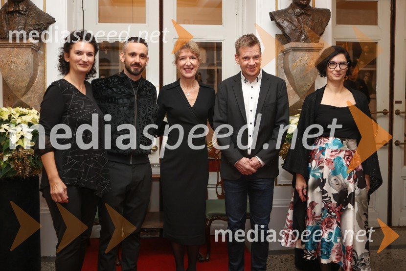  Ema Peruš, vodja abonmajev SNG Drama Ljubljana;  Jernej Pristov, vodja službe za odnose z javnostmi SNG Drama Ljubljana;  Vesna Jurca Tadel, ravnateljice SNG Drama Ljubljana;  Luka Nabergoj, pomočnik ravnateljice SNG Drama Ljubljana;  Špela Zorn, organizatorka programa SNG Drama LjubljanaKar hočete, premiera Shakespearove drame v SNG Drama Ljubljana