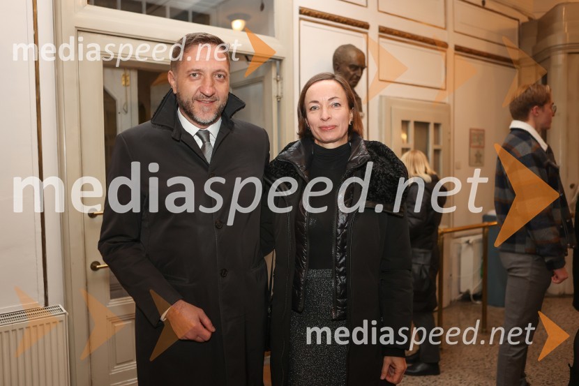  Klemen Boštjančič, minister za finance; dr. Eva Boštjančič, vodja katedrov za psihologijo dela in organizacije, Filozofska fakulteta v LjubljaniKar hočete, premiera Shakespearove drame v SNG Drama Ljubljana