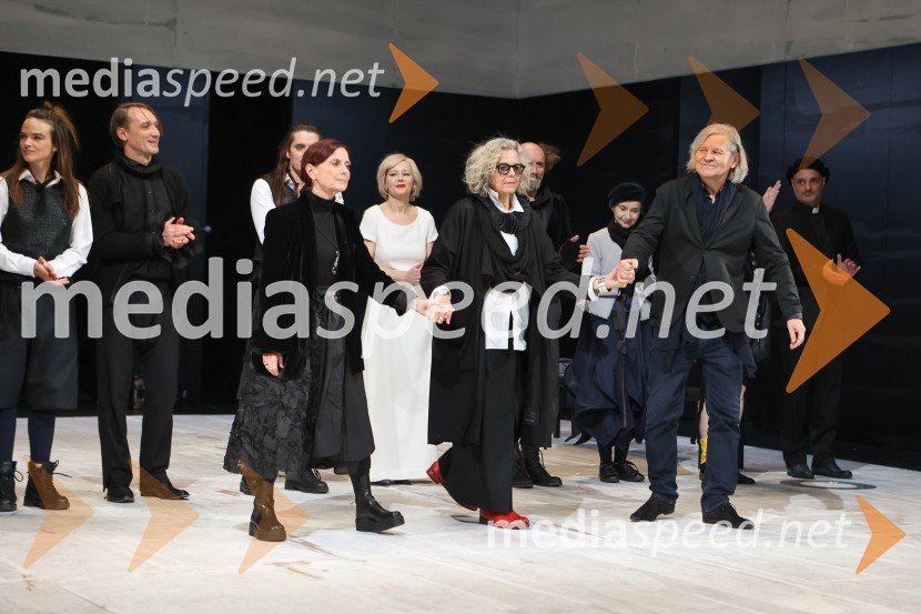  Darja Hlavka Godina, glasbena oblikovalka;  ... ;  Janusz Kica, režiserKar hočete, premiera Shakespearove drame v SNG Drama Ljubljana