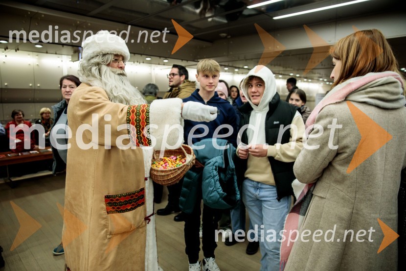 Pod svobodnim soncem, premiera koprodukcijske uprizoritve v Cankarjevem domu