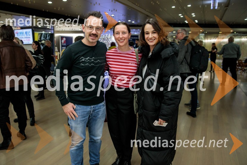  Jože Robežnik, igralec;  Sara Gorše, igralka;  Gaja Filač, igralkaPod svobodnim soncem, premiera koprodukcijske uprizoritve v Cankarjevem domu