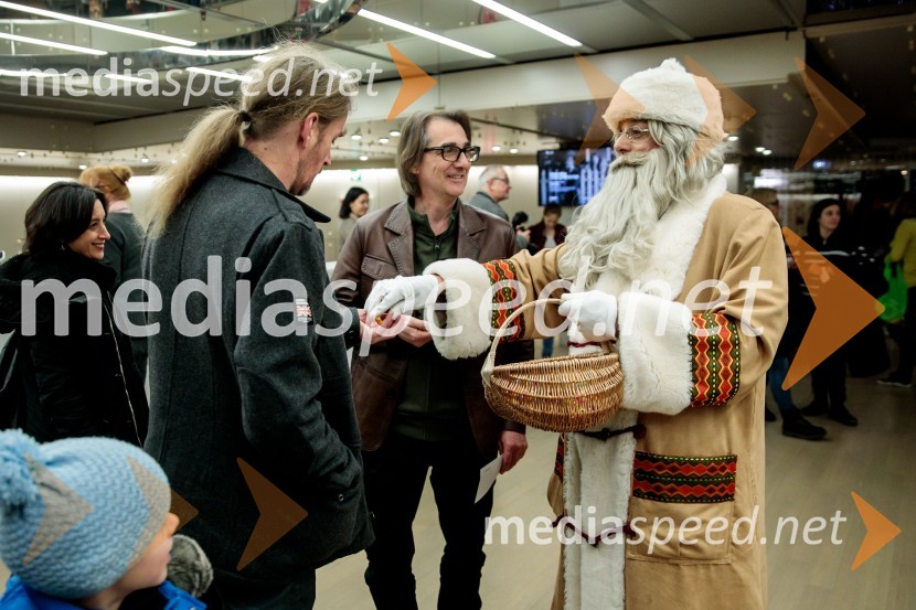  Andrej Jaklič, vodja gledališkega in sodobnoplesnega programa CD;  Aleksandar  Popovski, režiser, umetniški direktor Drame SNG Maribor;  ... Pod svobodnim soncem, premiera koprodukcijske uprizoritve v Cankarjevem domu