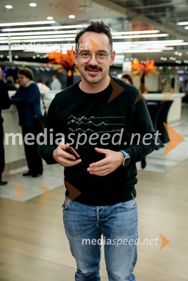  Jože Robežnik, igralecPod svobodnim soncem, premiera koprodukcijske uprizoritve v Cankarjevem domu