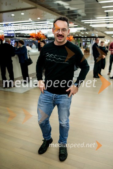  Jože Robežnik, igralecPod svobodnim soncem, premiera koprodukcijske uprizoritve v Cankarjevem domu