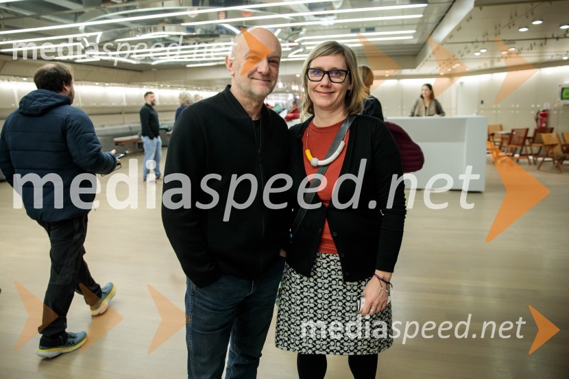  Iztok Kovač, direktor Zavoda EN-KNAP in umetniški vodja Centra kulture Španski borci;  Marjeta Lavrič, Direktorica Centra kulture Španski borci ter vodja programa in produkcije Zavoda EN-KNAPPod svobodnim soncem, premiera koprodukcijske uprizoritve v Cankarjevem domu
