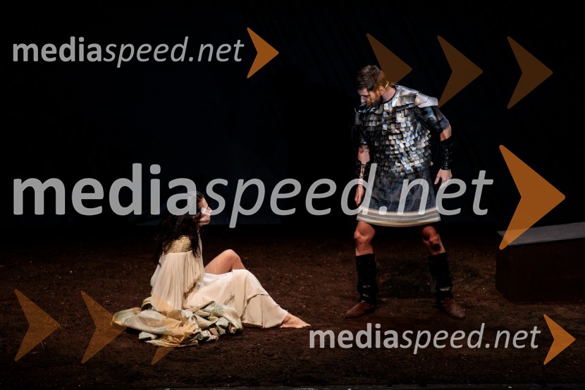  Eva Kraš, igralka;  Robert Korošec, igralecPod svobodnim soncem, premiera koprodukcijske uprizoritve v Cankarjevem domu