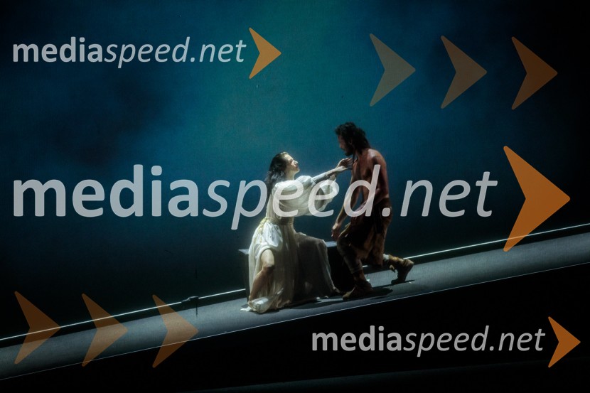 Pod svobodnim soncem, premiera koprodukcijske uprizoritve v Cankarjevem domu