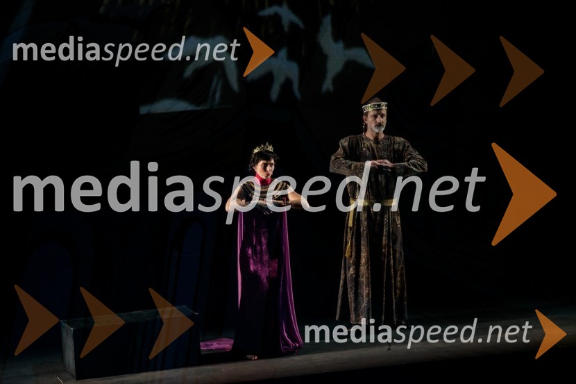  Arna  Hadžialjević, igralka;  Blaž Valič, igralecPod svobodnim soncem, premiera koprodukcijske uprizoritve v Cankarjevem domu