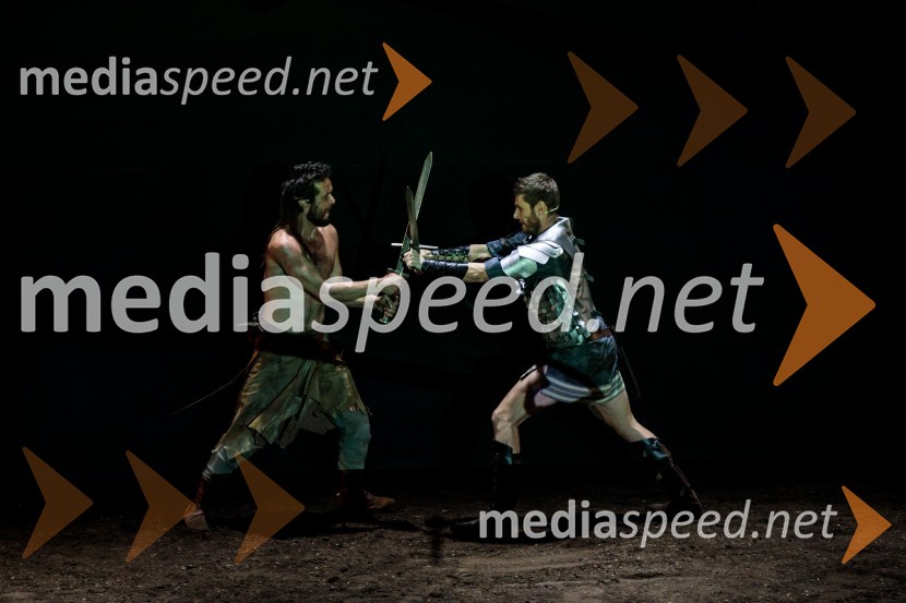  Matija Rupel, igralec;  Robert Korošec, igralecPod svobodnim soncem, premiera koprodukcijske uprizoritve v Cankarjevem domu