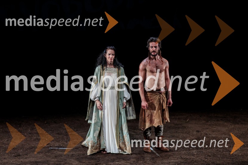  Eva Kraš, igralka;  Matija Rupel, igralecPod svobodnim soncem, premiera koprodukcijske uprizoritve v Cankarjevem domu