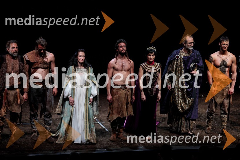  Gorazd Žilavec, igralec;  Blaž Dolenc, igralec;  Eva Kraš, igralka;  Matija Rupel, igralec;  Arna  Hadžialjević, igralka;  Blaž Valič, igralec;  Matej Zemljič, igralecPod svobodnim soncem, premiera koprodukcijske uprizoritve v Cankarjevem domu