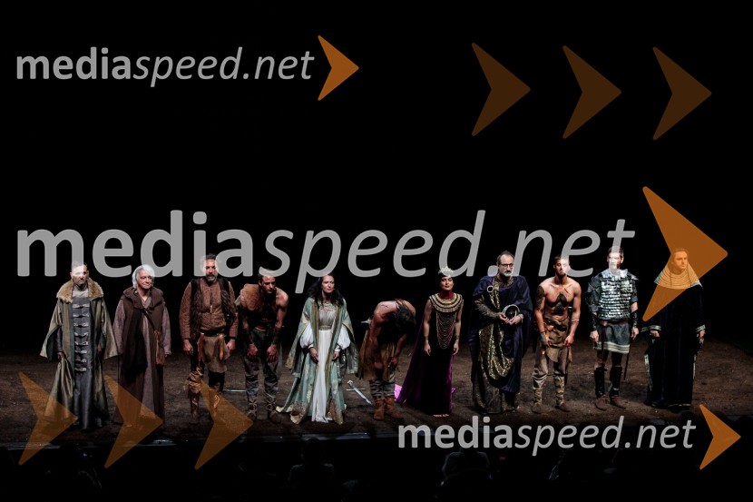  Viktor Hrvatin Meglič, igralec;  Iztok Mlakar, igralec;  Gorazd Žilavec, igralec;  Blaž Dolenc, igralec;  Eva Kraš, igralka;  Matija Rupel, igralec;  Arna  Hadžialjević, igralka;  Blaž Valič, igralec;  Matej Zemljič, igralec;  Robert Korošec, igralec;  Gorazd Jakomini, igralec Pod svobodnim soncem, premiera koprodukcijske uprizoritve v Cankarjevem domu