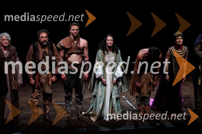  Iztok Mlakar, igralec;  Gorazd Žilavec, igralec;  Blaž Dolenc, igralec;  Eva Kraš, igralka;  Matija Rupel, igralec;  Arna  Hadžialjević, igralkaPod svobodnim soncem, premiera koprodukcijske uprizoritve v Cankarjevem domu