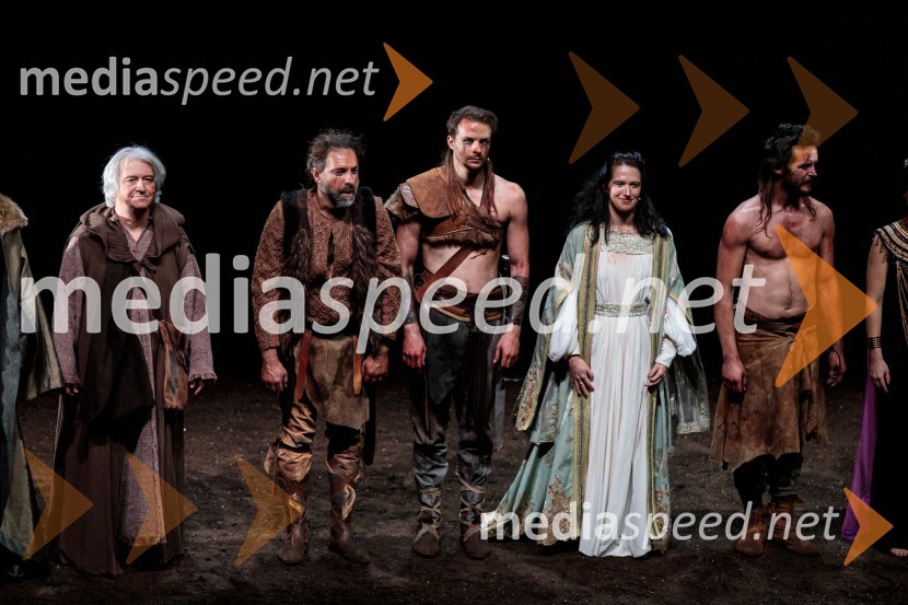  Iztok Mlakar, igralec;  Gorazd Žilavec, igralec;  Blaž Dolenc, igralec;  Eva Kraš, igralka;  Matija Rupel, igralecPod svobodnim soncem, premiera koprodukcijske uprizoritve v Cankarjevem domu