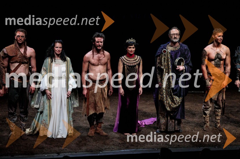  Blaž Dolenc, igralec;  Eva Kraš, igralka;  Matija Rupel, igralec;  Arna  Hadžialjević, igralka;  Blaž Valič, igralec;  Matej Zemljič, igralecPod svobodnim soncem, premiera koprodukcijske uprizoritve v Cankarjevem domu