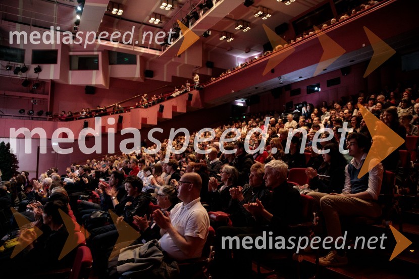 Pod svobodnim soncem, premiera koprodukcijske uprizoritve v Cankarjevem domu