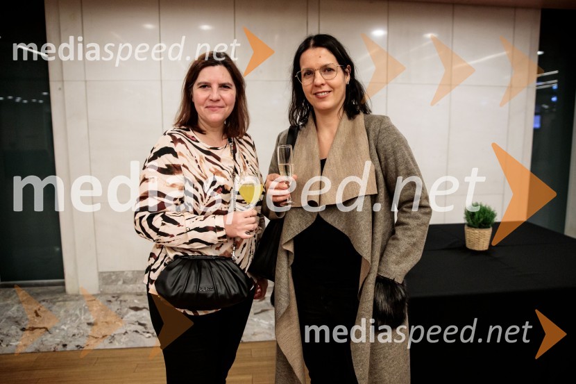  Teja Pelko, novinarka, Svet24;  ... Pod svobodnim soncem, premiera koprodukcijske uprizoritve v Cankarjevem domu