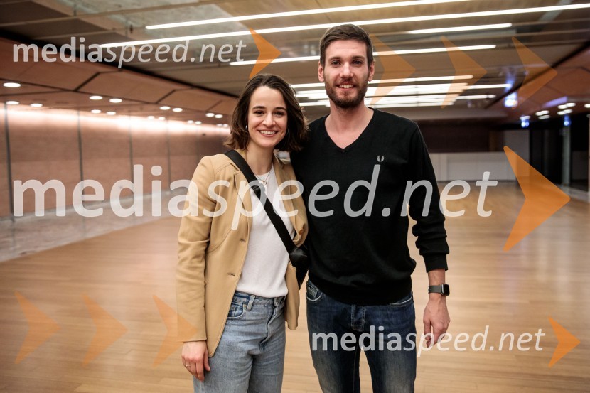  Gaja Filač, igralka;  Robert Korošec, igralecPod svobodnim soncem, premiera koprodukcijske uprizoritve v Cankarjevem domu